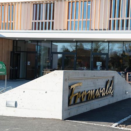 Hubertushof Fromwald Hotel Und Gasthof Bad Fischau エクステリア 写真