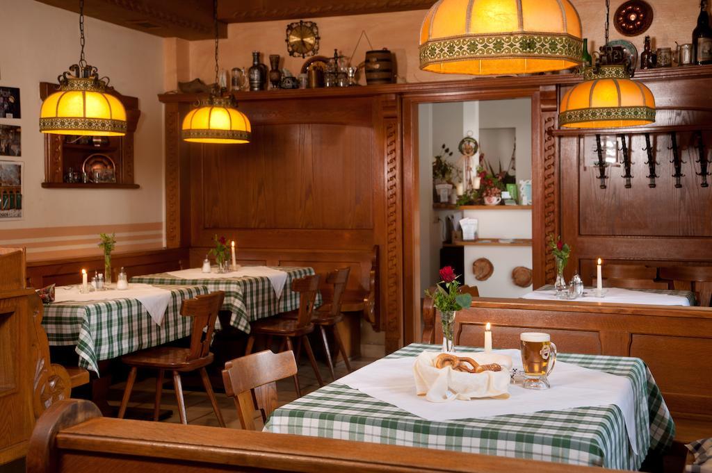 Hubertushof Fromwald Hotel Und Gasthof Bad Fischau エクステリア 写真