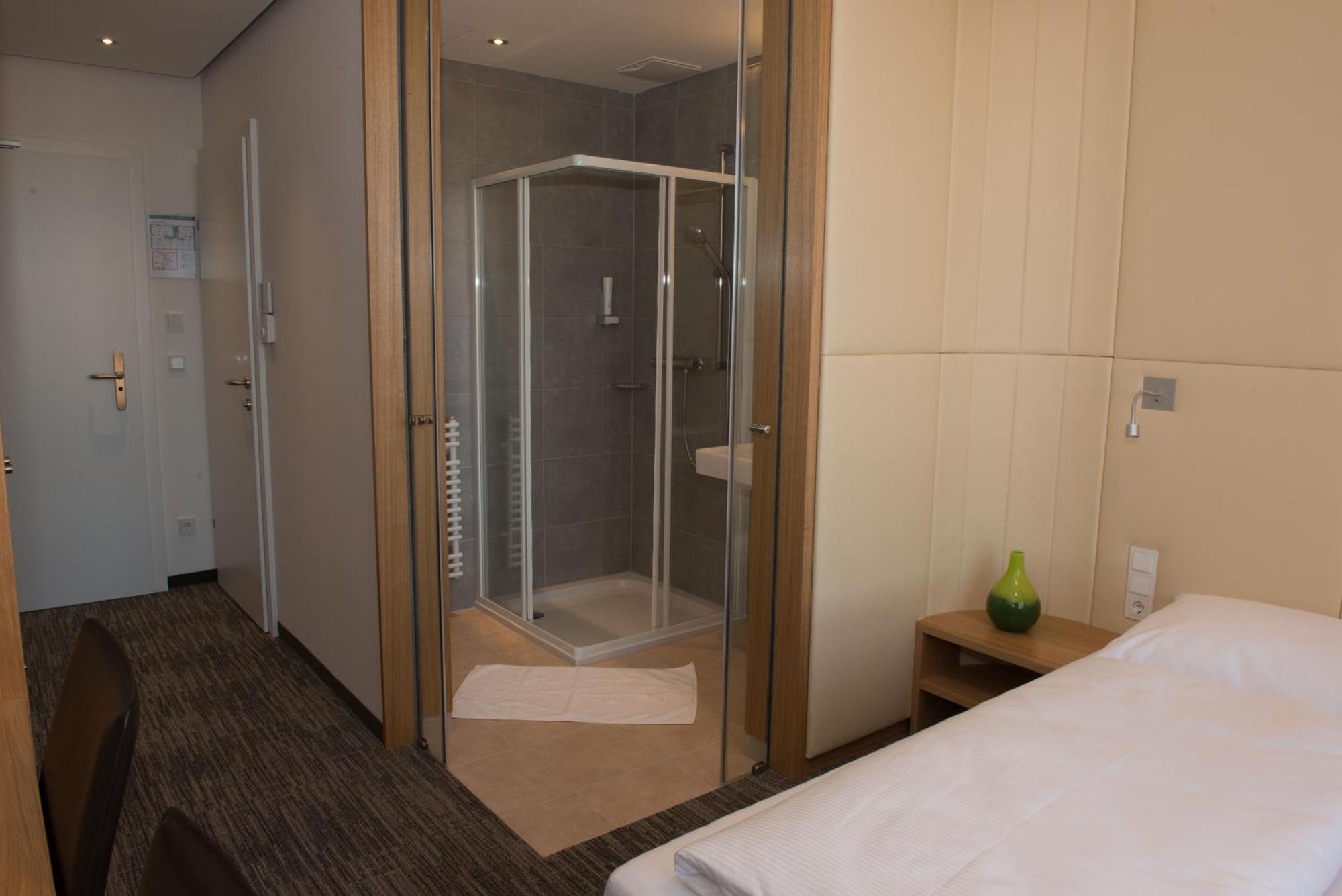 Hubertushof Fromwald Hotel Und Gasthof Bad Fischau 部屋 写真