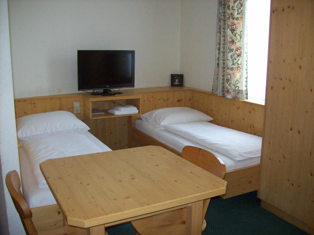 Hubertushof Fromwald Hotel Und Gasthof Bad Fischau 部屋 写真