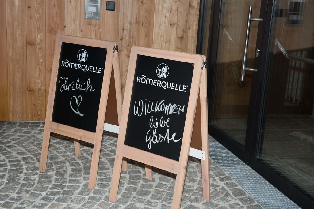 Hubertushof Fromwald Hotel Und Gasthof Bad Fischau エクステリア 写真