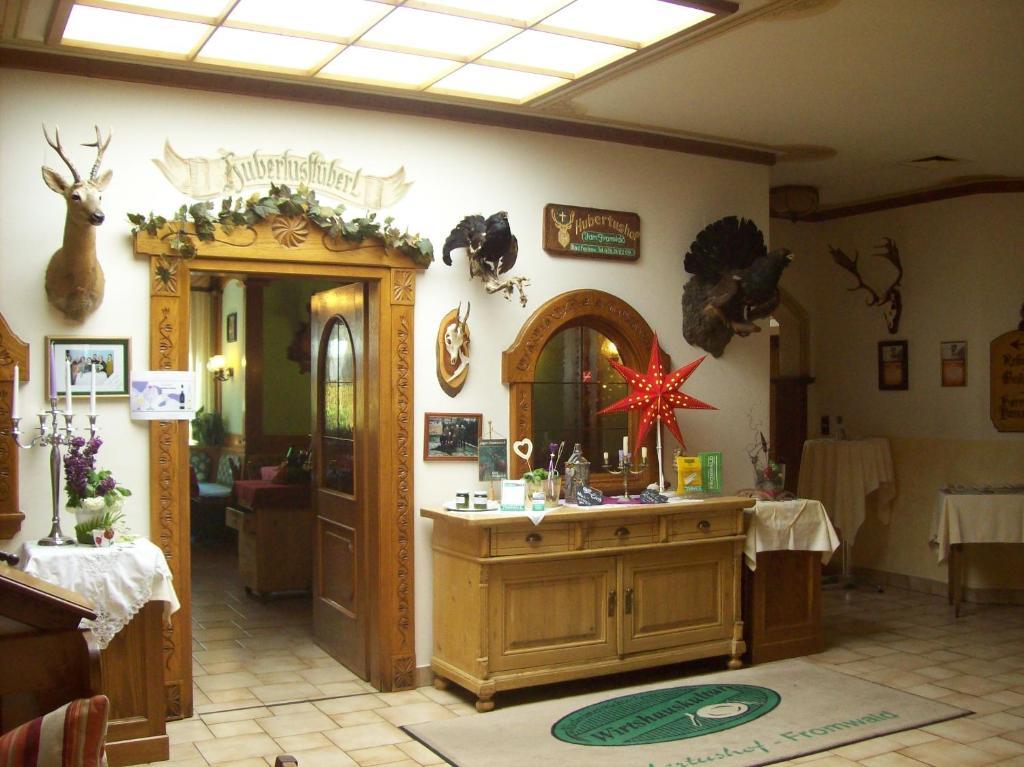 Hubertushof Fromwald Hotel Und Gasthof Bad Fischau エクステリア 写真