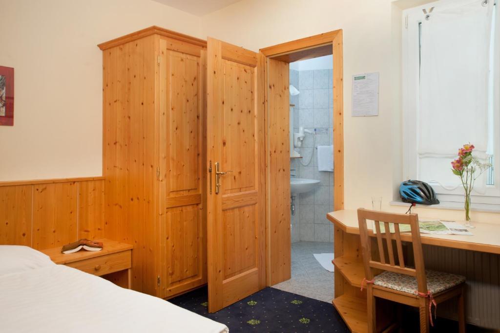 Hubertushof Fromwald Hotel Und Gasthof Bad Fischau エクステリア 写真