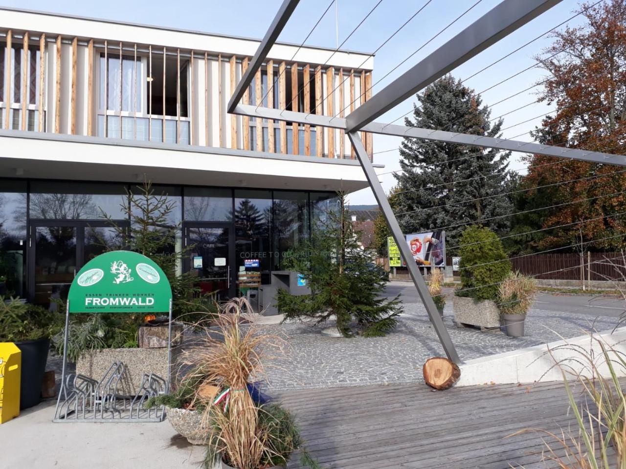 Hubertushof Fromwald Hotel Und Gasthof Bad Fischau エクステリア 写真